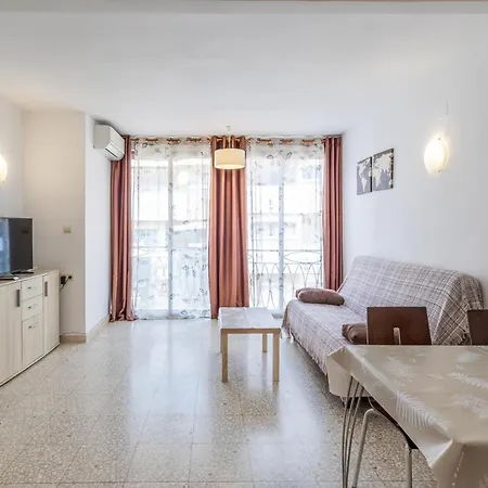 Inftour Paola Iii Апартаменти *